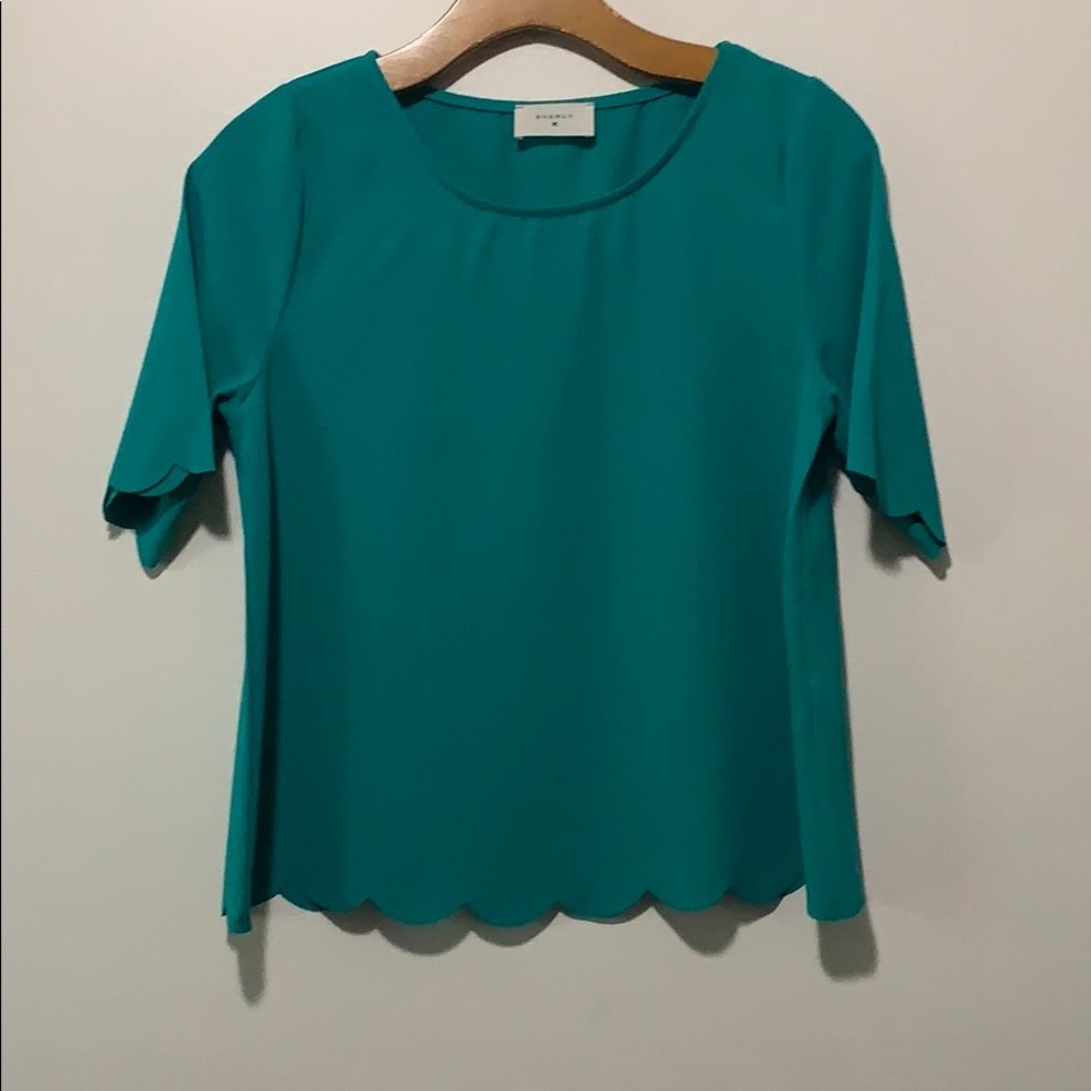 NWOT Scallop Hem Sleeve Cropped Top
